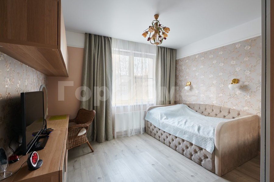 Продажа 4-комнатной квартиры, Москва, улица Коминтерна,  15