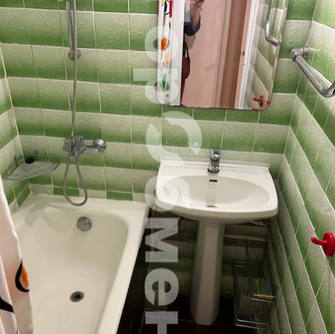 Аренда 3-комнатной квартиры, Москва, Россия,   улица 26 Бакинских Комиссаров