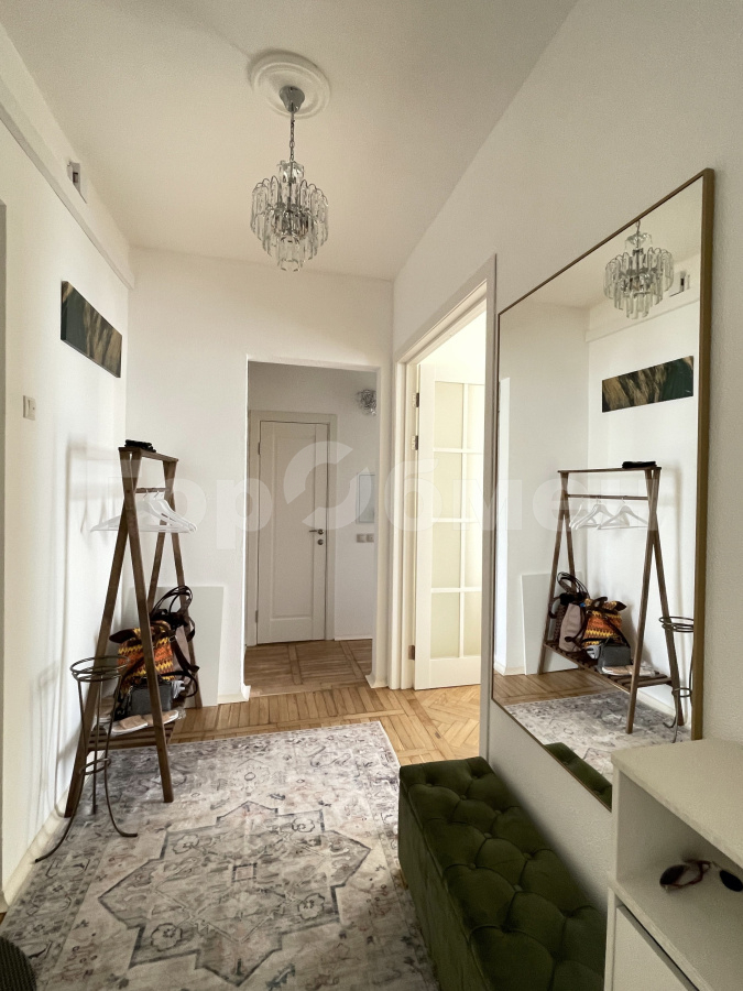 Аренда 2-комнатной квартиры, Москва, Россия,   Студенческая улица