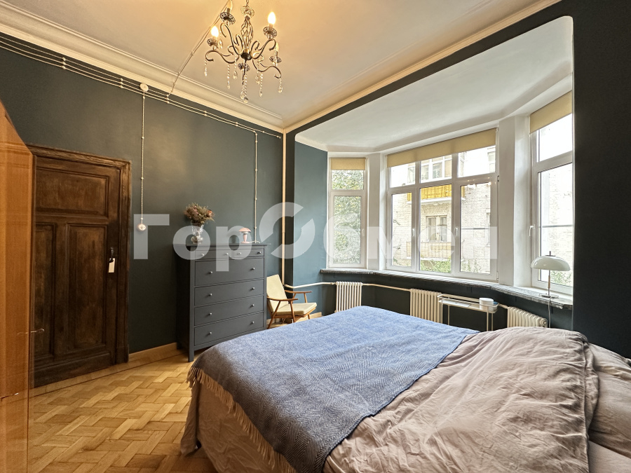 Продажа 3-комнатной квартиры, Москва, Россия,    Карманицкий переулок