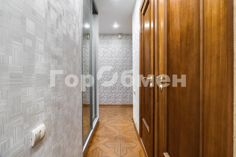 Продажа 3-комнатной квартиры, Москва, Россия,   Винницкая улица