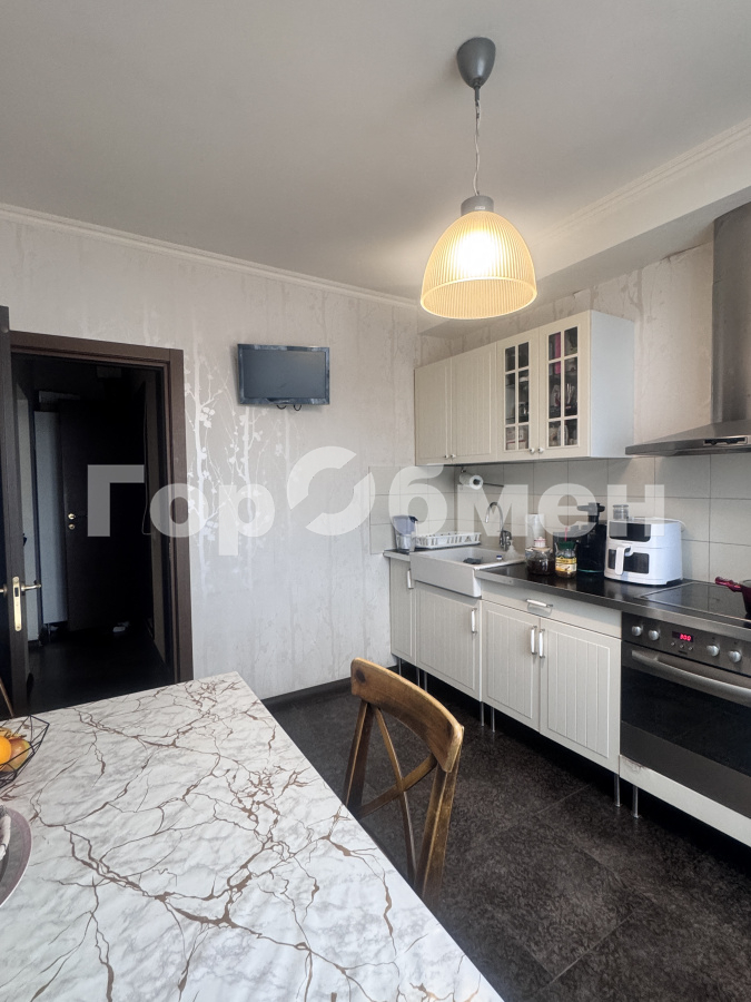 Продажа 2-комнатной квартиры, Москва, Россия,   Лукинская улица