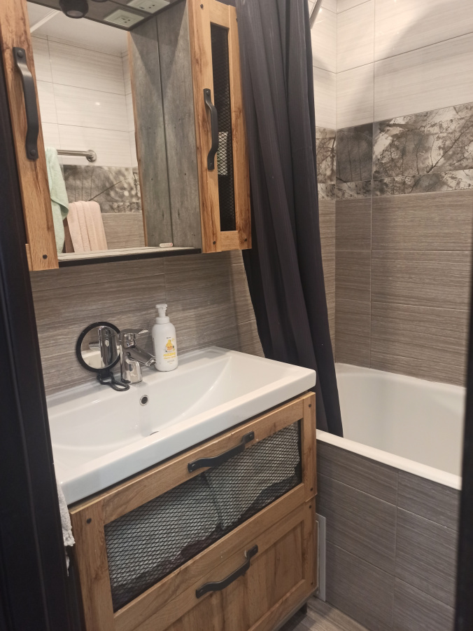 Продажа 3-комнатной квартиры, Москва, Россия,    улица Вертолётчиков