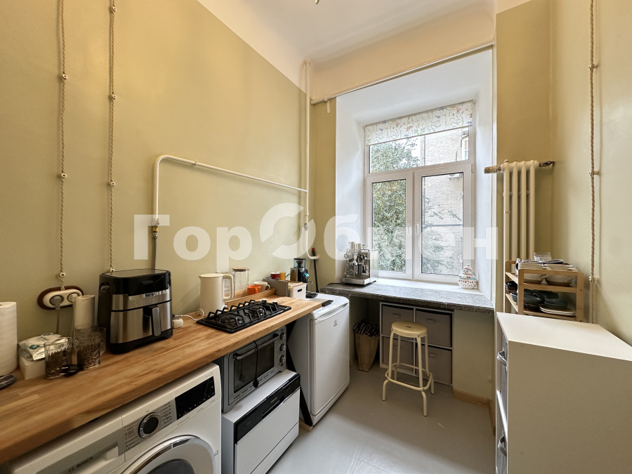 Продажа 3-комнатной квартиры, Москва, Россия,    Карманицкий переулок