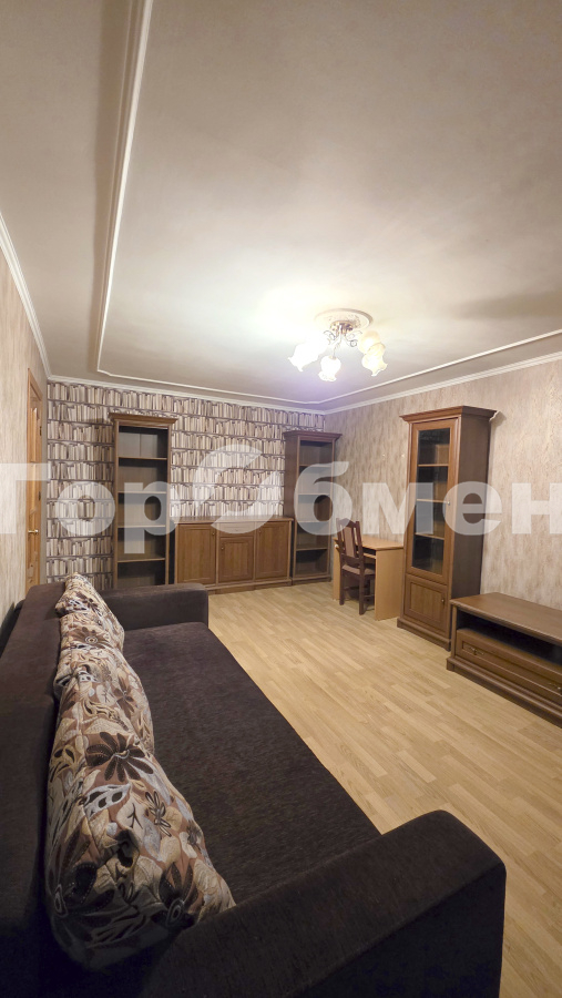 Продажа 3-комнатной квартиры, Москва, Россия,   улица Плющева