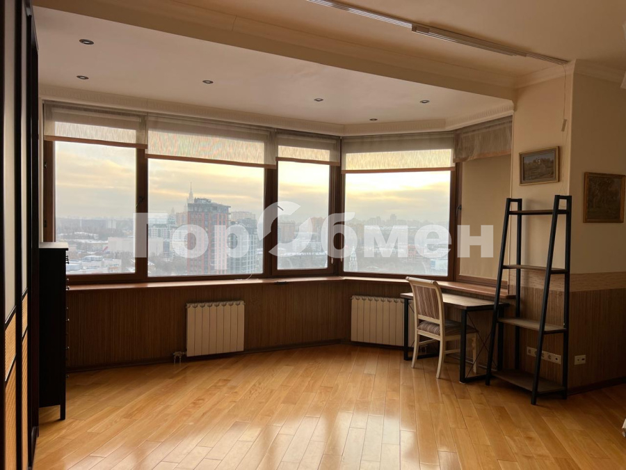 Продажа 3-комнатной квартиры, Москва, Россия,   улица Пырьева