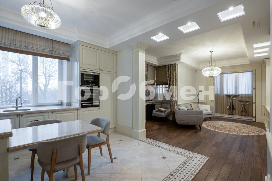 Продажа 3-комнатной квартиры, Москва, Россия,    Староволынская улица