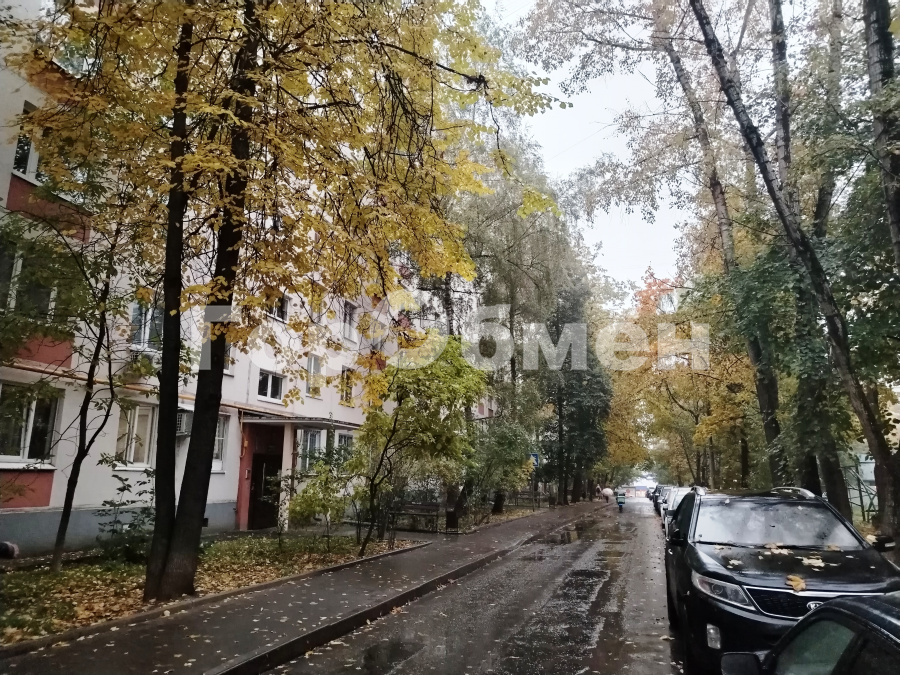 Продажа 3-комнатной квартиры, Москва, Россия,    улица Миклухо-Маклая