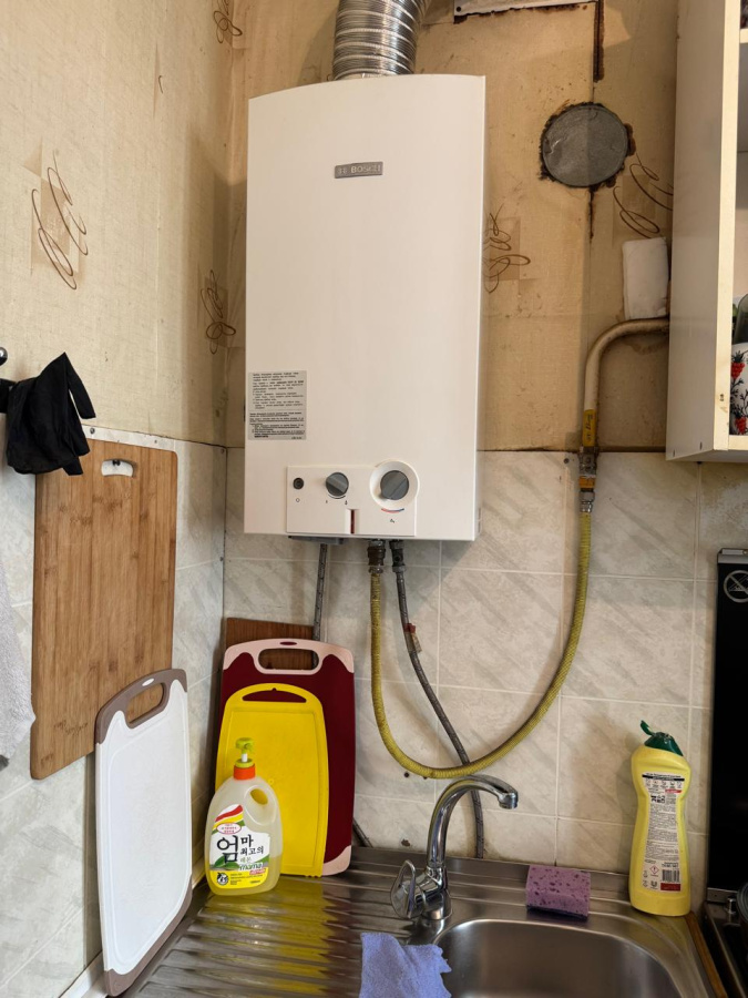 Продажа 2-комнатной квартиры, Москва, Россия,    Мантулинская улица