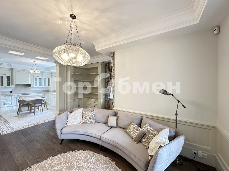 Продажа 2-комнатной квартиры, Москва, Россия,    Староволынская улица