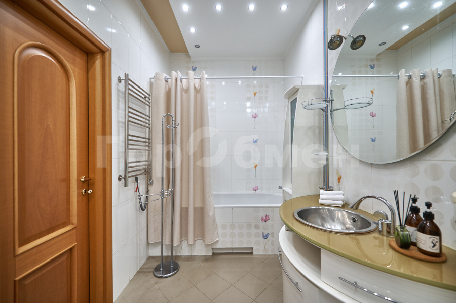 Продажа 3-комнатной квартиры, Москва, Россия,    улица Авиаконструктора Микояна