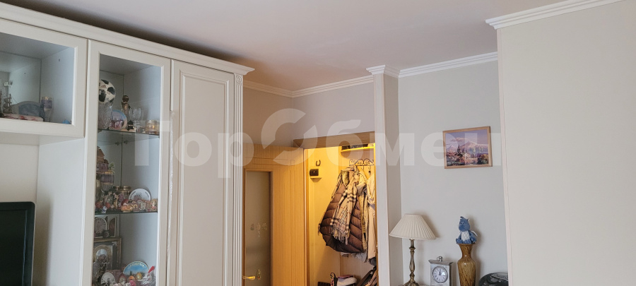 Продажа 3-комнатной квартиры, Москва, Россия,    Аминьевское шоссе