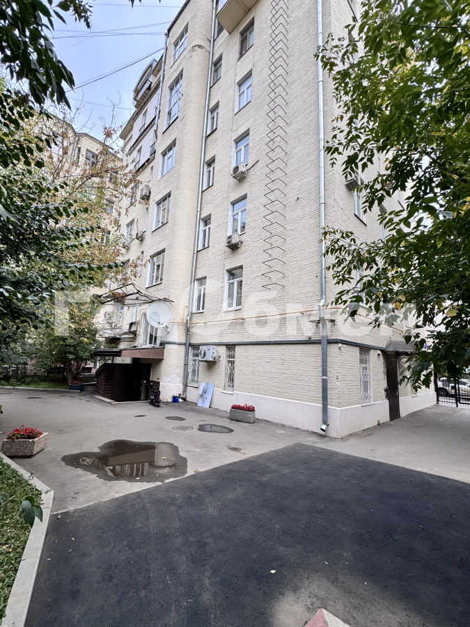 Продажа 3-комнатной квартиры, Москва, Россия,    Карманицкий переулок