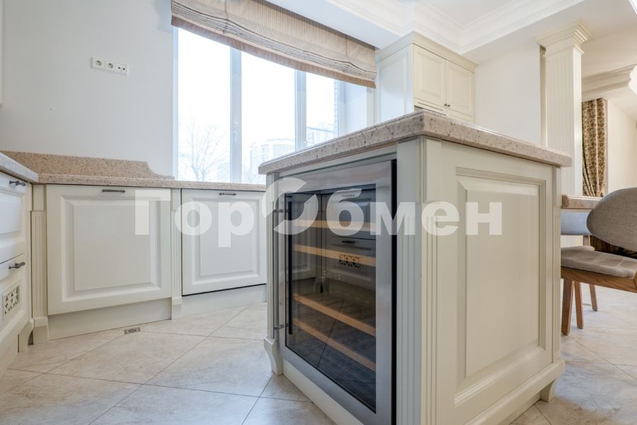 Продажа 3-комнатной квартиры, Москва, Россия,    Староволынская улица