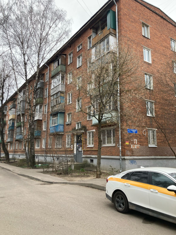 985532