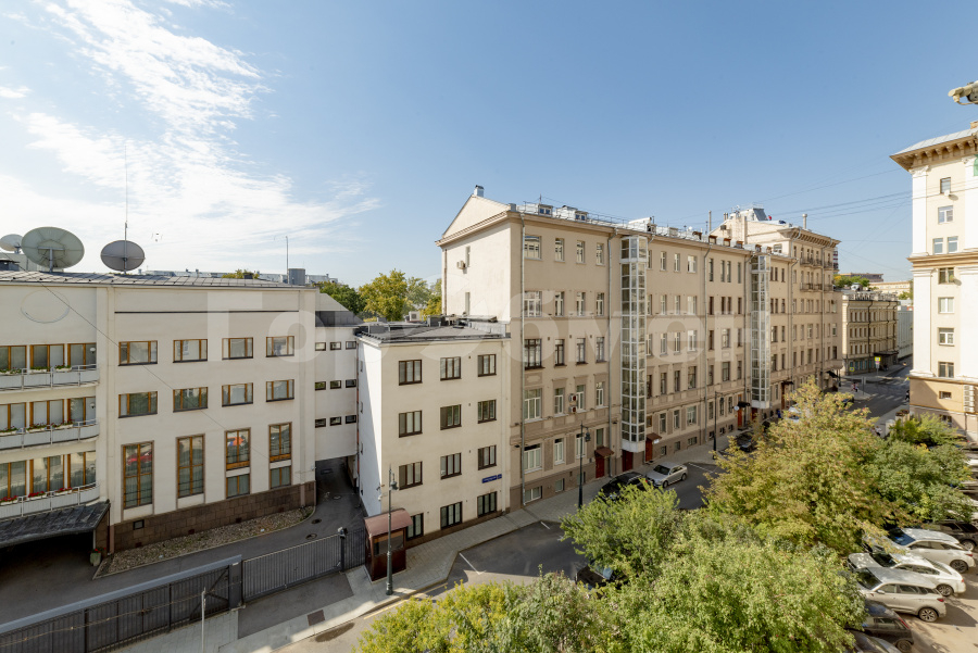 Продажа 4-комнатной квартиры, Москва, Россия,    Кропоткинский переулок