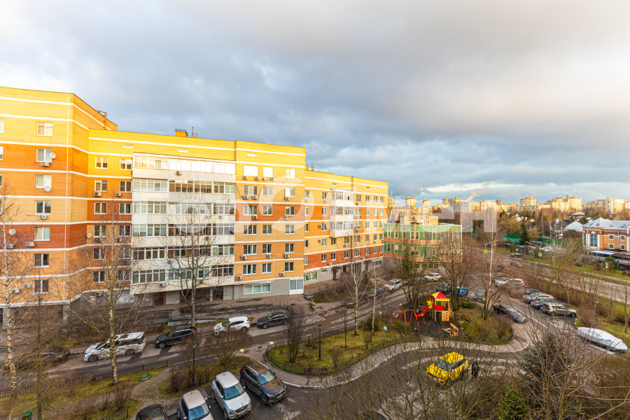 Продажа 2-комнатной квартиры, Москва, Россия,   Юровская улица