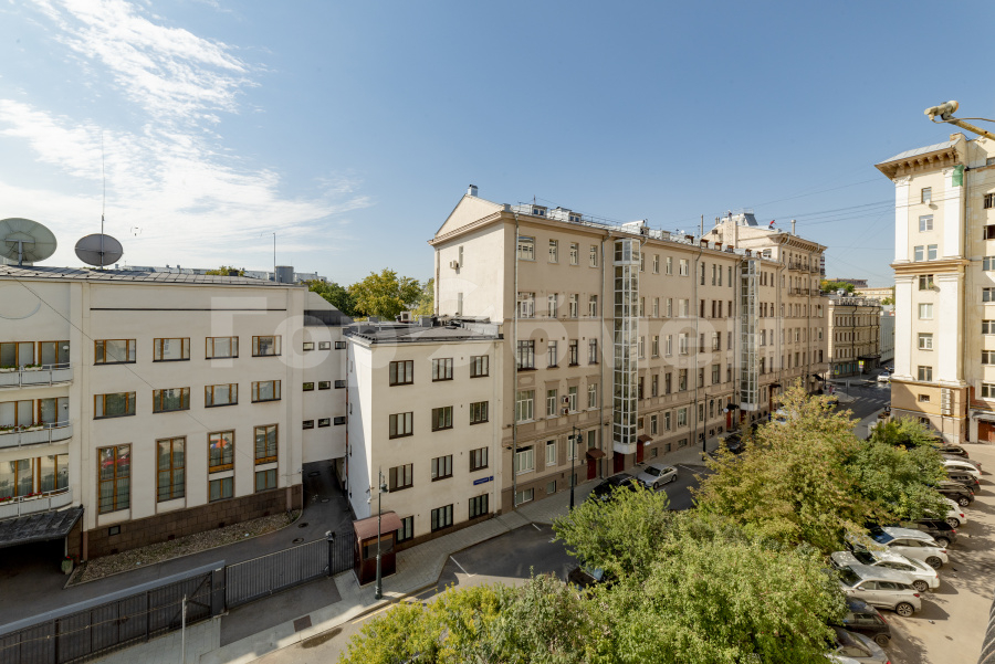 Продажа 4-комнатной квартиры, Москва, Россия,    Кропоткинский переулок