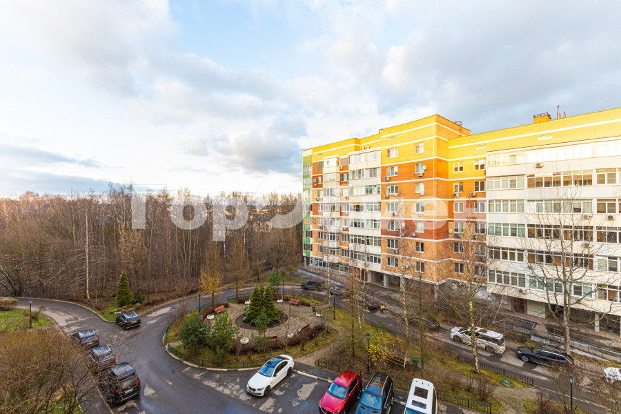 Продажа 2-комнатной квартиры, Москва, Россия,   Юровская улица