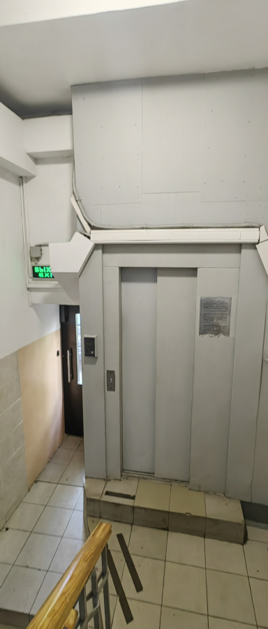 Продажа 2-комнатной квартиры, Москва, Россия,    Мантулинская улица