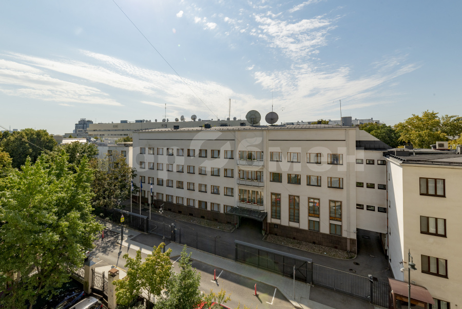 Продажа 4-комнатной квартиры, Москва, Россия,    Кропоткинский переулок