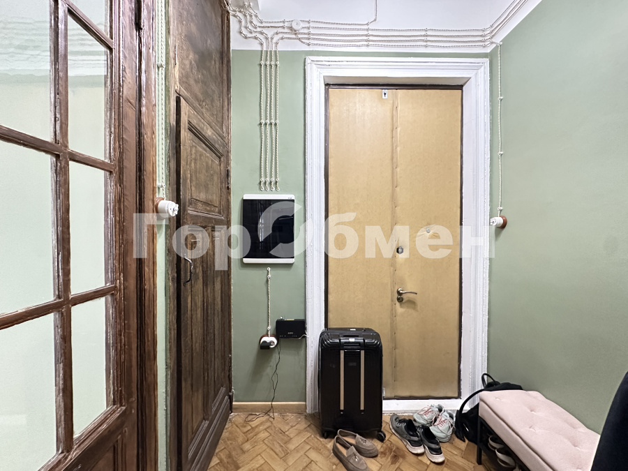 Продажа 3-комнатной квартиры, Москва, Россия,    Карманицкий переулок