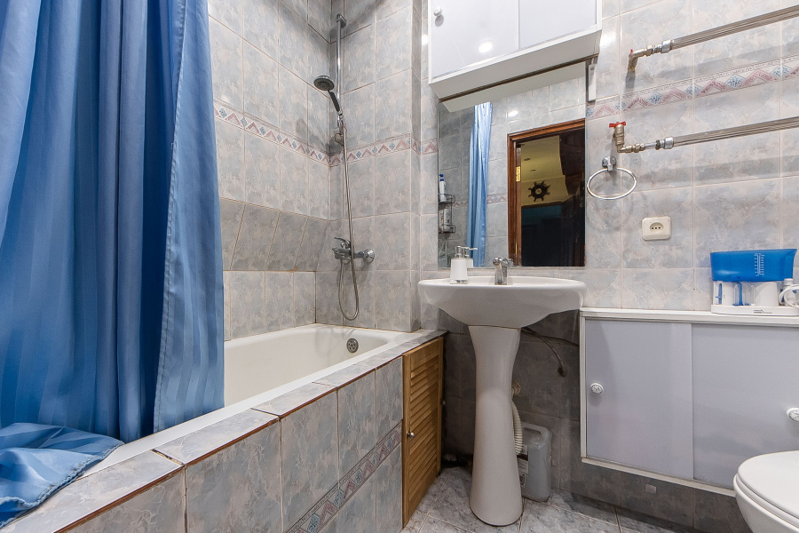 Продажа 2-комнатной квартиры, Москва, Россия,    Ленинский проспект