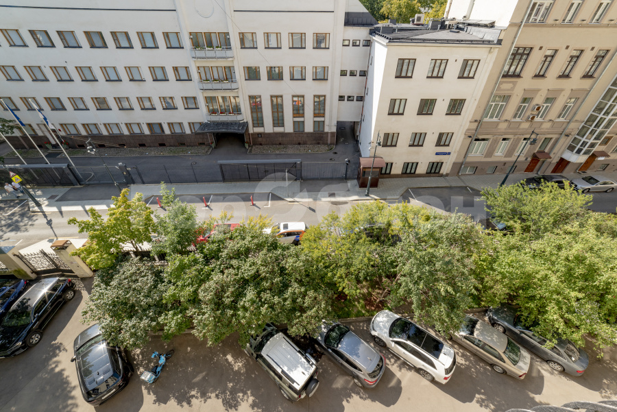 Продажа 4-комнатной квартиры, Москва, Россия,    Кропоткинский переулок