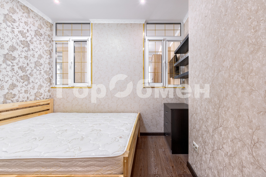 Продажа 2-комнатной квартиры, Москва, Россия,   Михневская улица