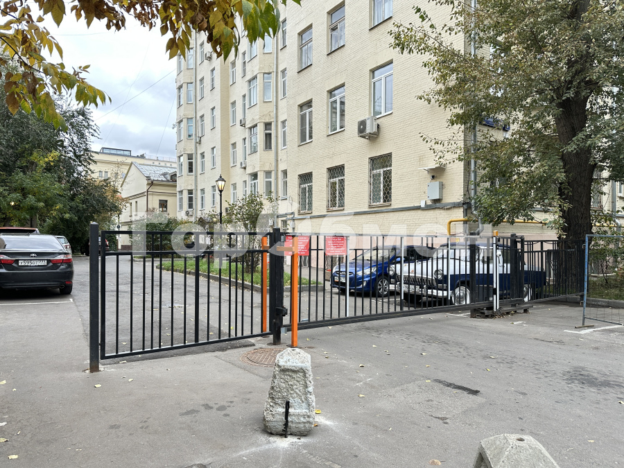 Продажа 3-комнатной квартиры, Москва, Россия,    Карманицкий переулок