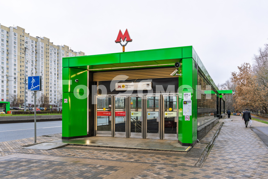 Продажа 3-комнатной квартиры, Москва, Россия,   Винницкая улица