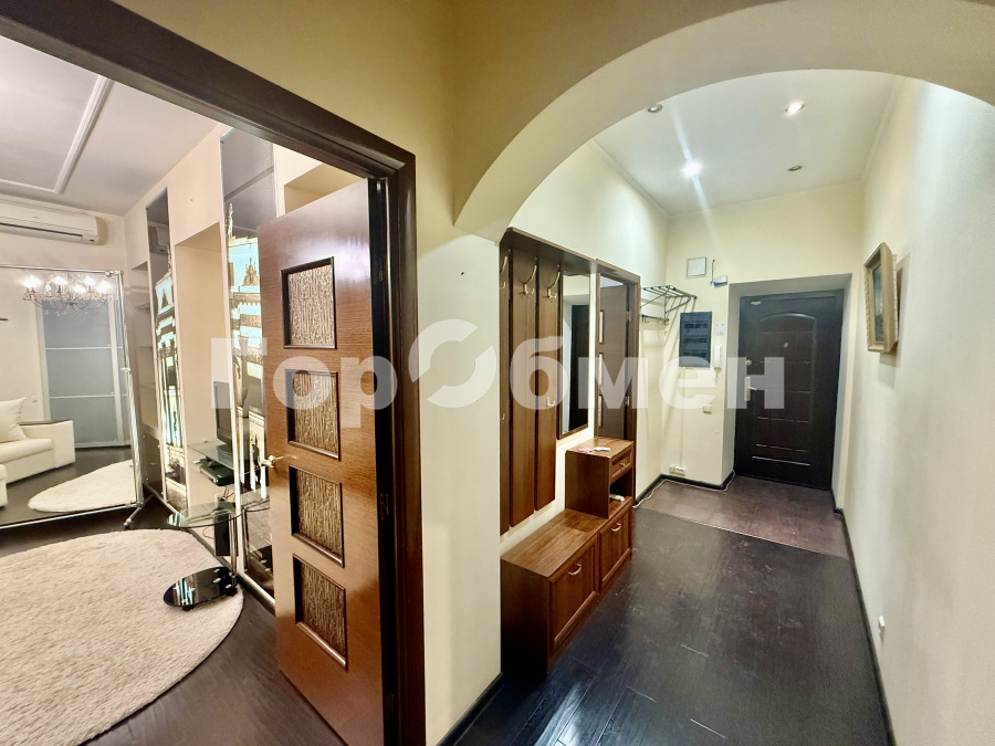 Продажа 2-комнатной квартиры, Москва, Россия,    Кутузовский проспект