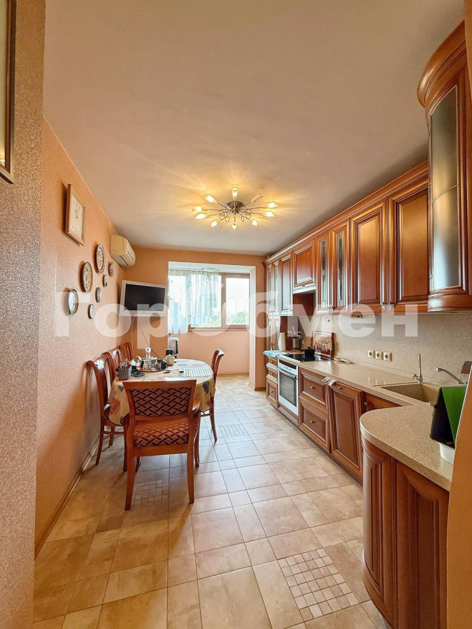 Продажа 3-комнатной квартиры, Москва, Россия,   Нижегородская улица