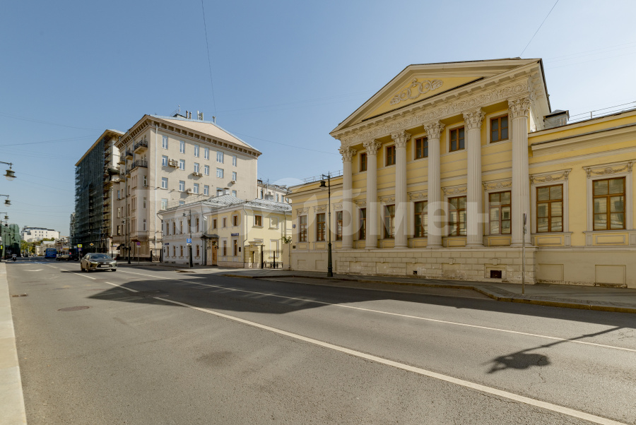 Продажа 4-комнатной квартиры, Москва, Россия,    Кропоткинский переулок