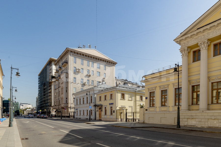 Продажа 4-комнатной квартиры, Москва, Россия,    Кропоткинский переулок