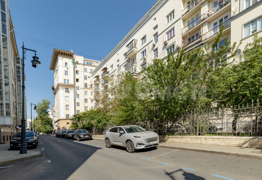 Продажа 4-комнатной квартиры, Москва, Россия,    Кропоткинский переулок