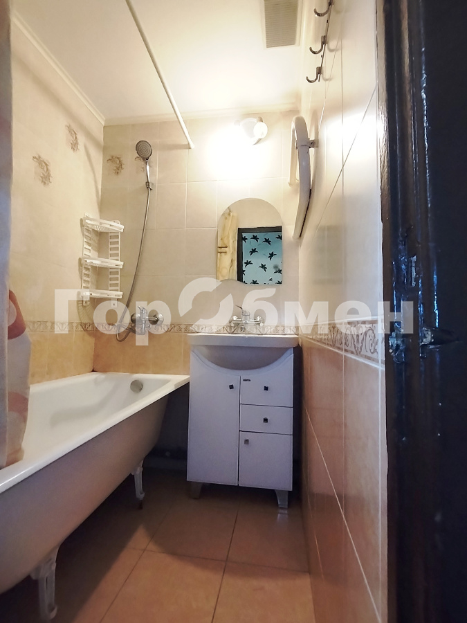 Продажа 3-комнатной квартиры, Москва, Россия,    улица Миклухо-Маклая