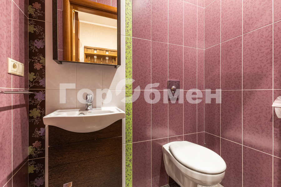 Продажа 2-комнатной квартиры, Москва, Россия,   Юровская улица