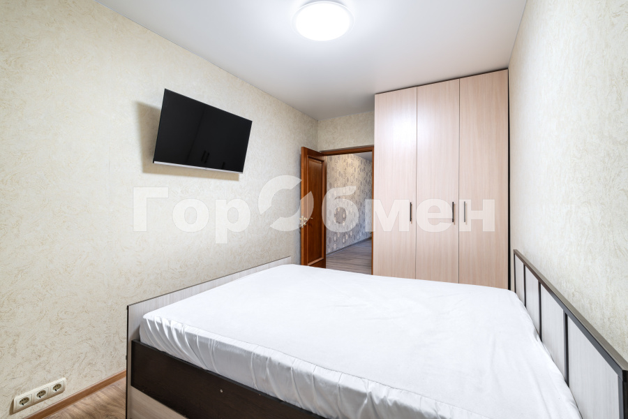 Продажа 3-комнатной квартиры, Москва, Россия,   Винницкая улица