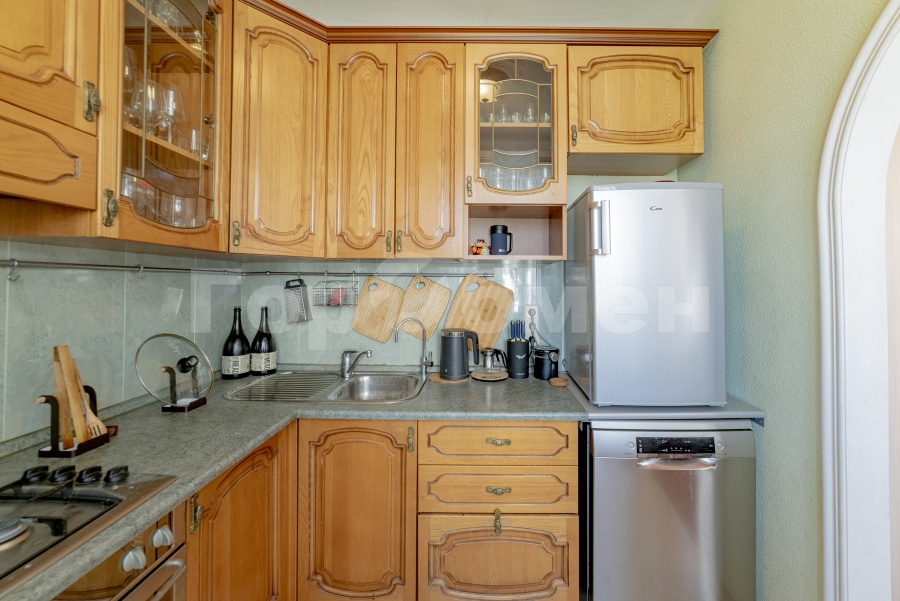 Продажа 4-комнатной квартиры, Москва, Россия,    Кропоткинский переулок