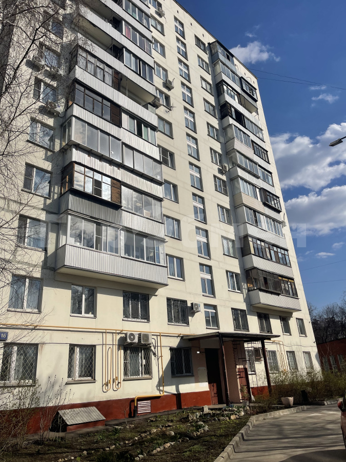 Продажа 2-комнатной квартиры, Москва, Россия,   улица Коминтерна