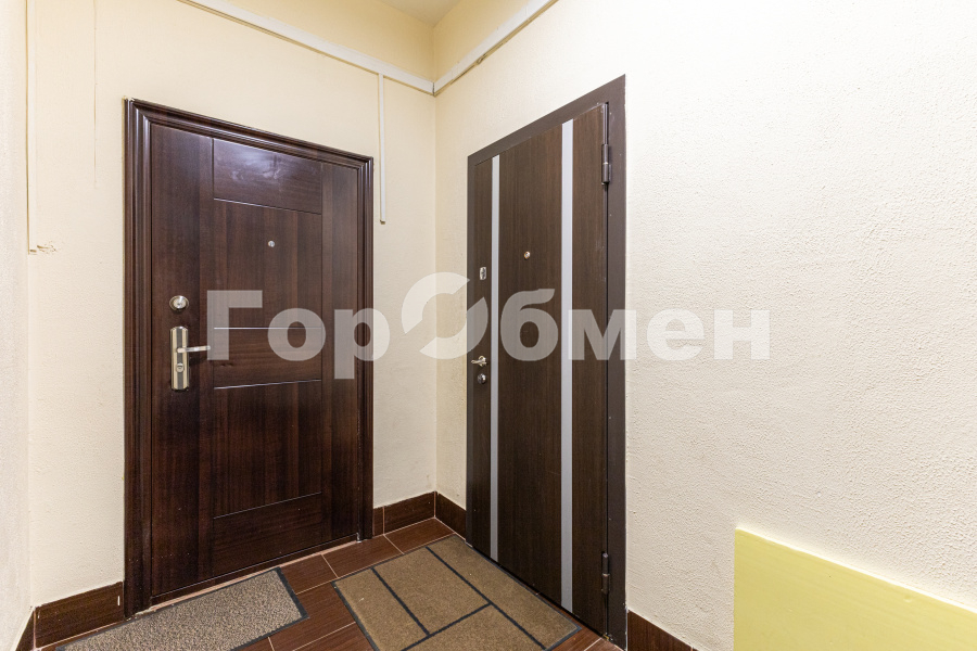 Продажа 2-комнатной квартиры, Москва, Россия,   Юровская улица