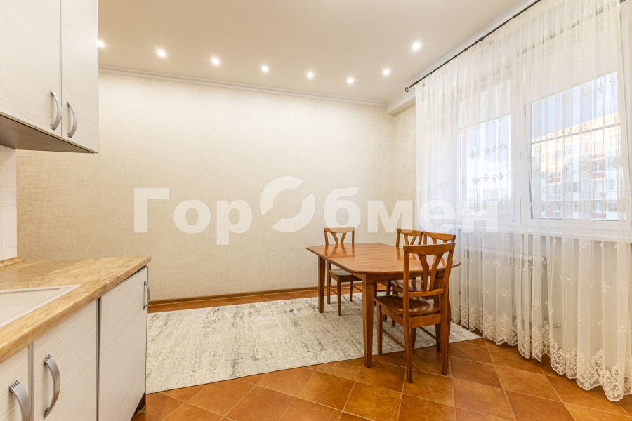 Продажа 2-комнатной квартиры, Москва, Россия,   Юровская улица