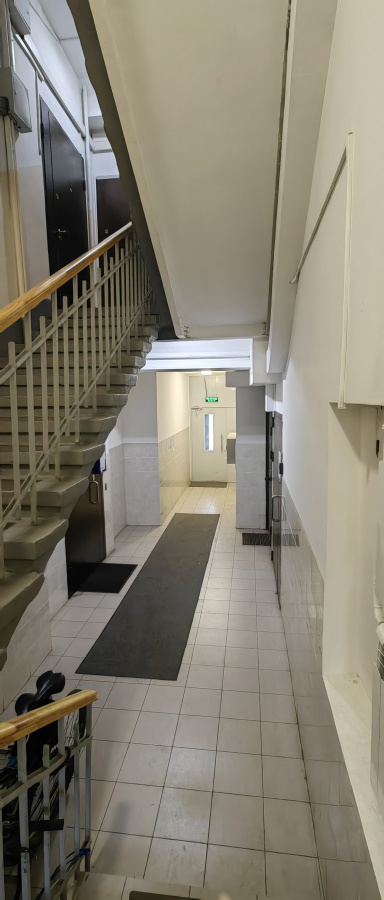 Продажа 2-комнатной квартиры, Москва, Россия,    Мантулинская улица