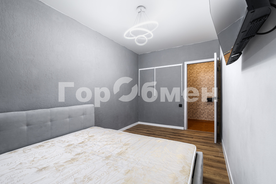 Продажа 3-комнатной квартиры, Москва, Россия,   Винницкая улица