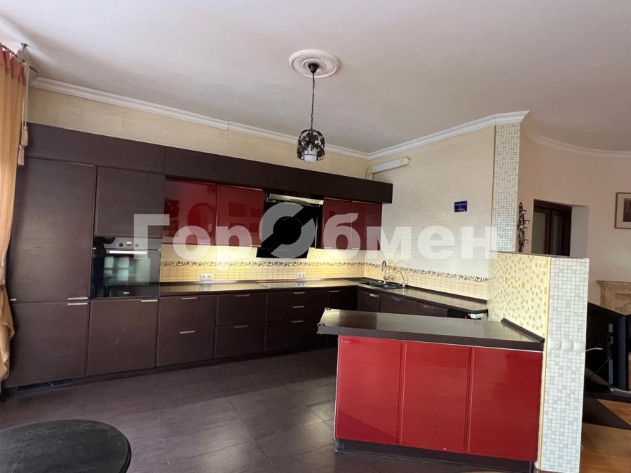 Продажа 3-комнатной квартиры, Москва, Россия,   улица Пырьева