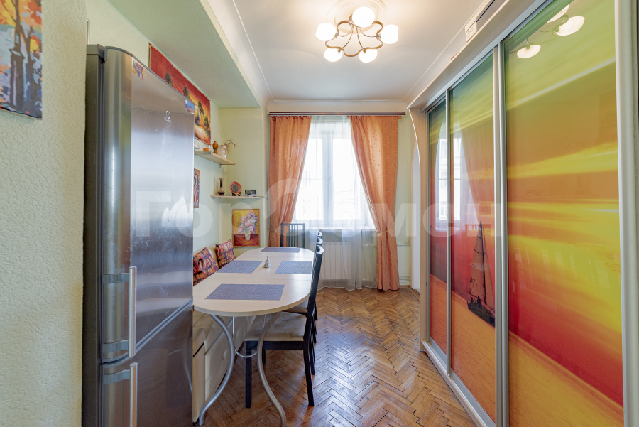 Продажа 4-комнатной квартиры, Москва, Россия,    Кропоткинский переулок