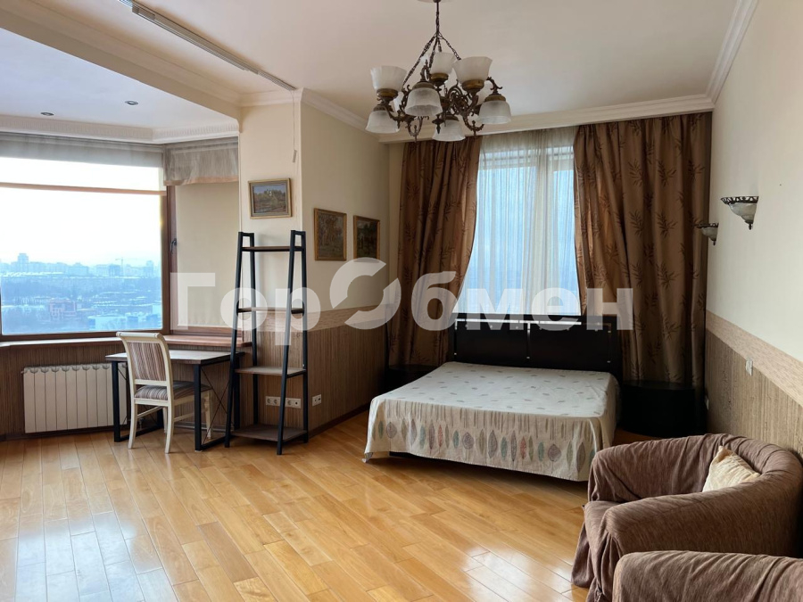 Продажа 3-комнатной квартиры, Москва, Россия,   улица Пырьева