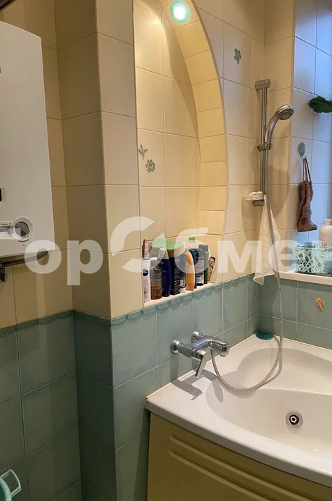 Продажа 2-комнатной квартиры, Москва, Россия,    Мантулинская улица