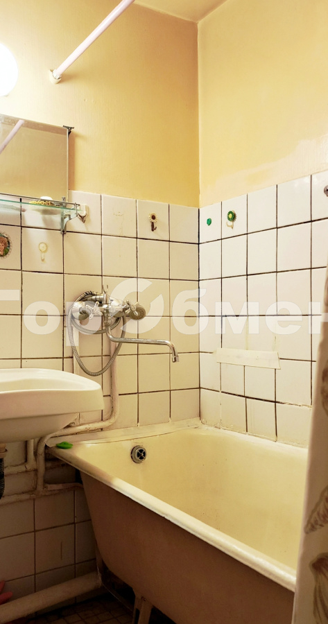 Продажа 2-комнатной квартиры, Москва, Россия,    Уссурийская улица